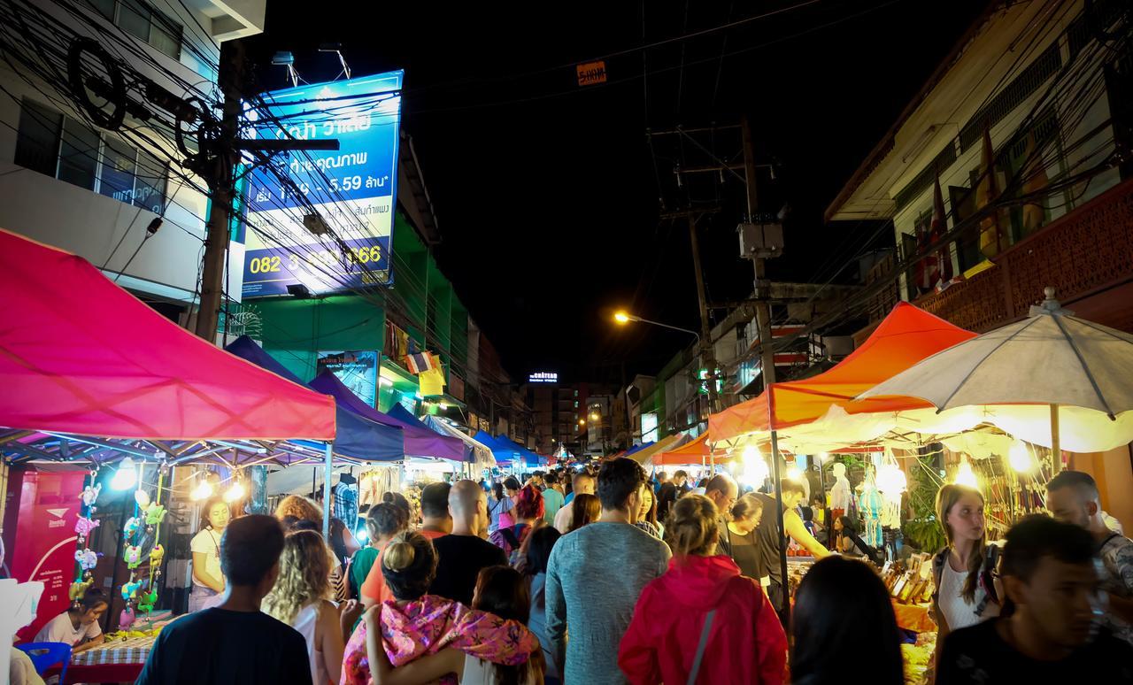 Thai Time Hostel Chiang Mai Bagian luar foto