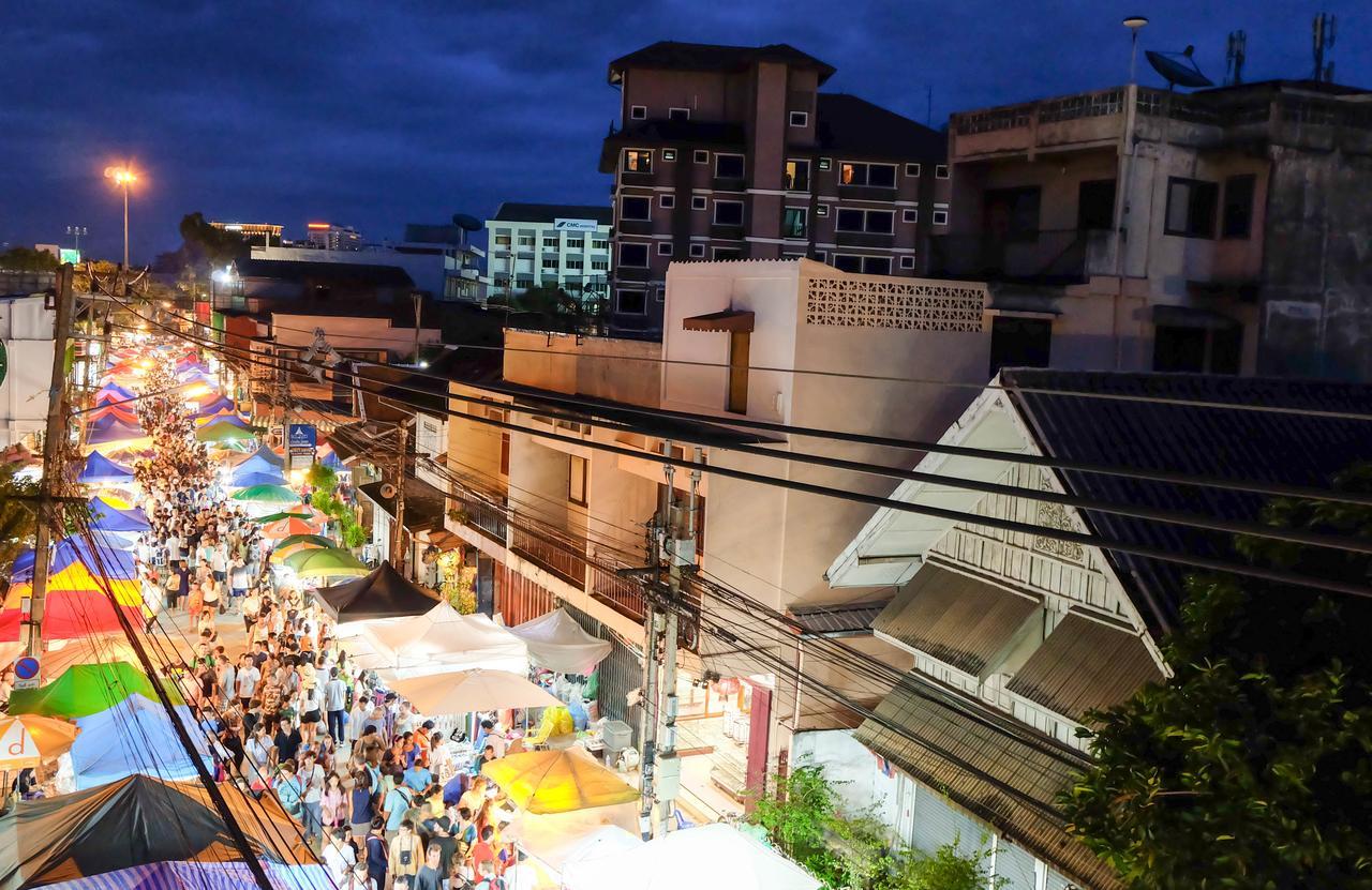 Thai Time Hostel Chiang Mai Bagian luar foto